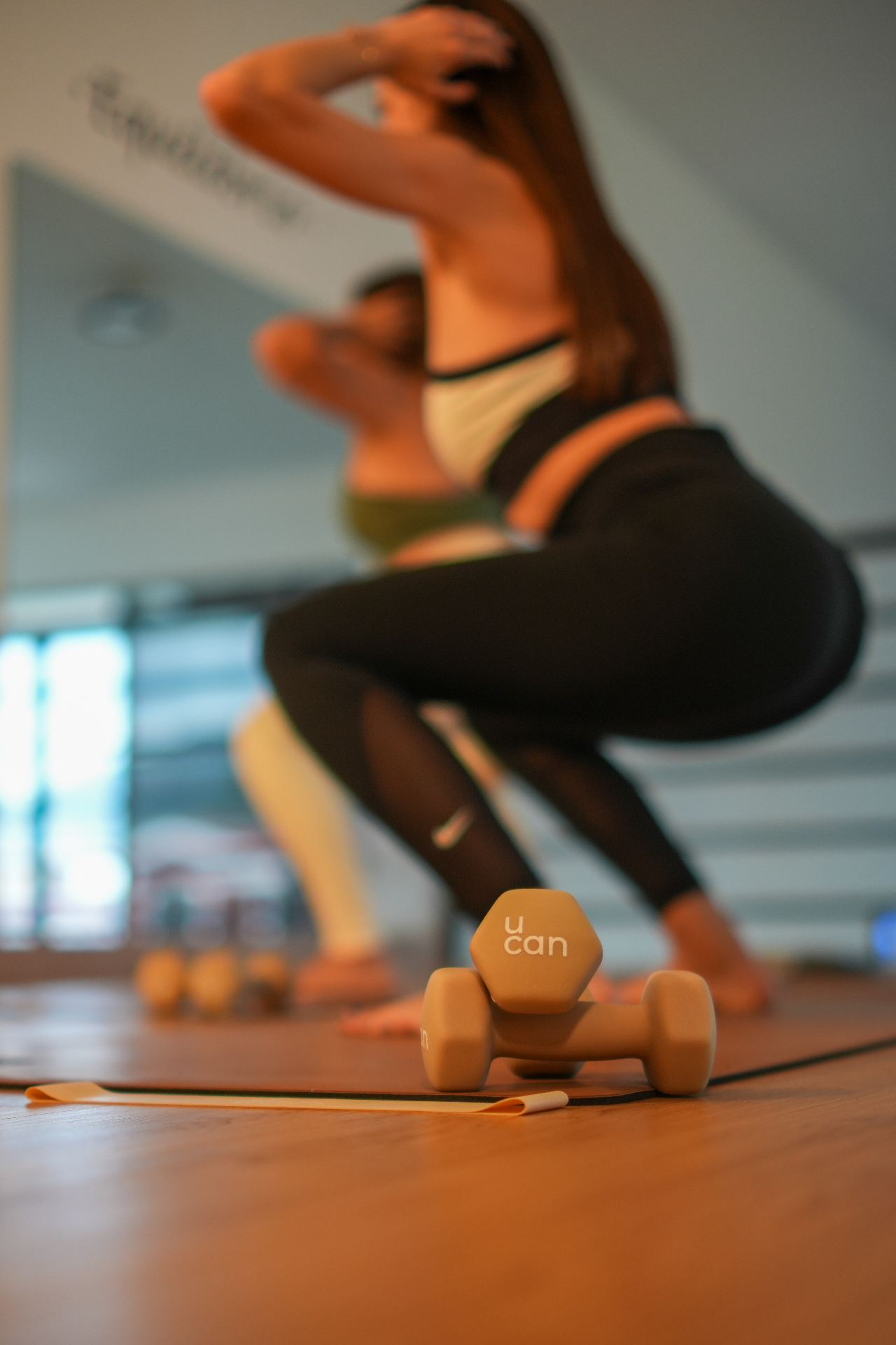 Entrenamiento de Pilates Mat con mancuernas