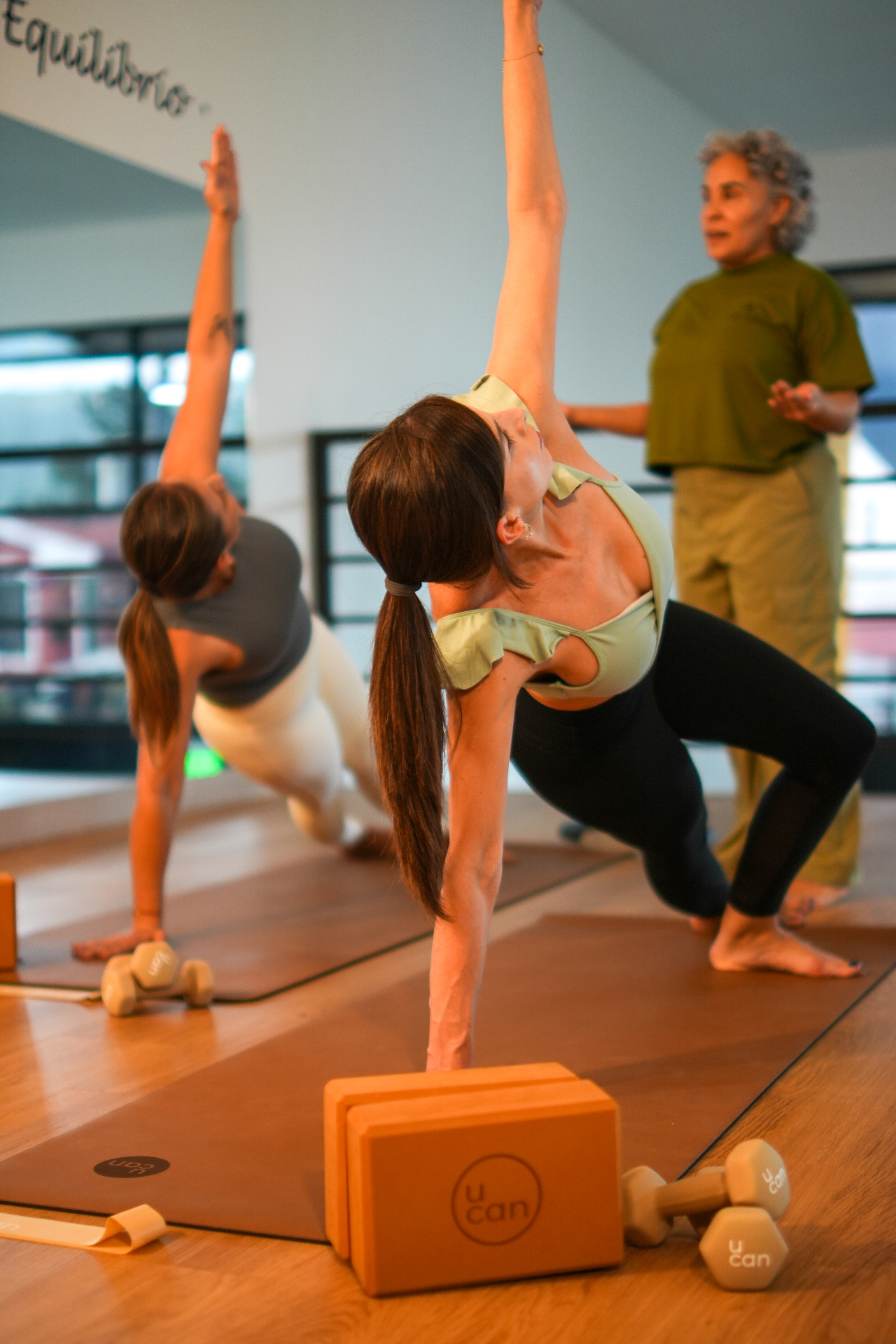Pilates Mat con rotación guiada e implementos